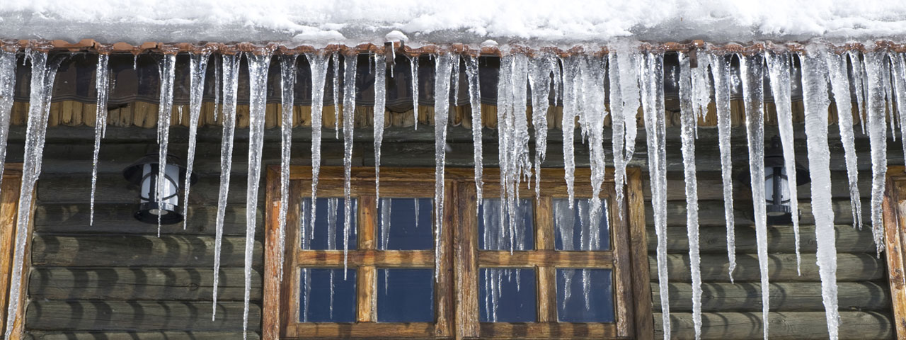 Spray foam prevents ice dams by providing proper insulation in Grand Prairie attic spaces Spray foam prevents ice dams by providing proper insulation in Grand Prairie attic spaces